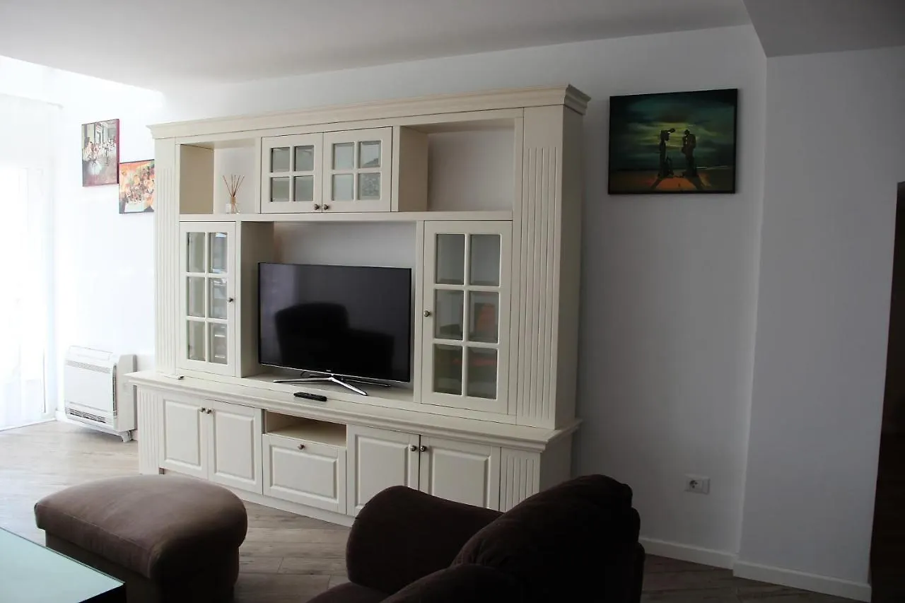 Tea Apartment At Long Hill Residence, Albania Tiran