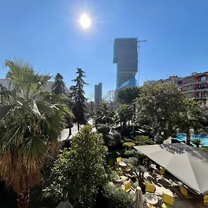 In Skanderbeg Square - Center 1 Apartamento