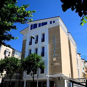 Senator Τίρανα